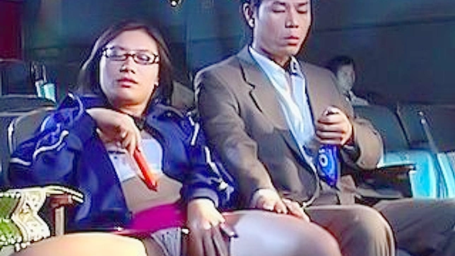 狂野亚洲美女在电影院自慰后被猛烈操弄