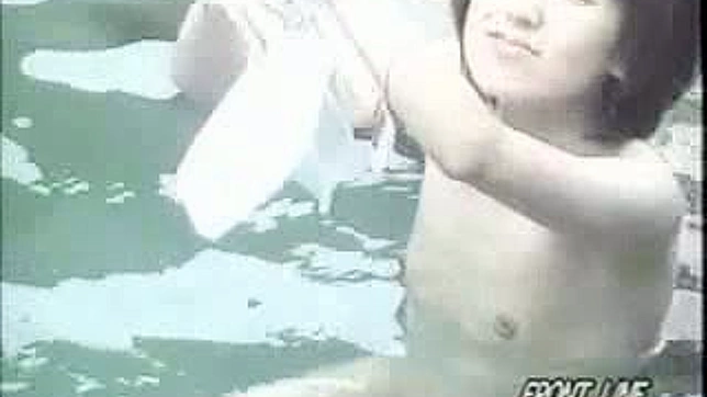 亚洲少女裙下诱惑：热辣偷拍隐藏摄像机实录