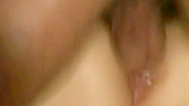 美丽的白坂由香里享受激烈的肛交乐趣