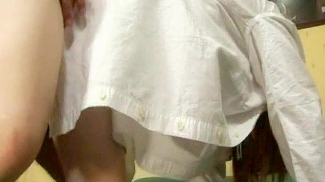 美丽的白坂由香里享受激烈的肛交乐趣