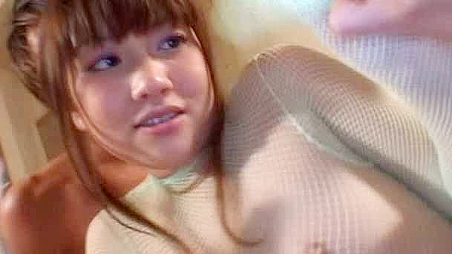 年轻的佐纪奈喜欢骑在硬棒上做爱