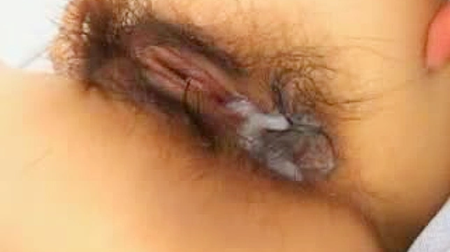 放荡的妹子得到一滩亚洲内射精液