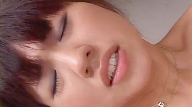 云中满里奈在激烈的双飞中被狠操屁股