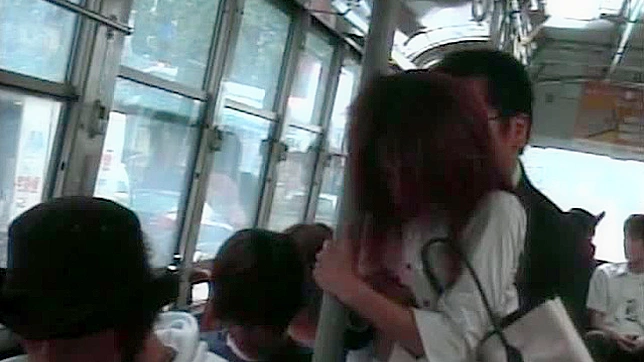 老色鬼在列车上摸弄亚洲素人妹子