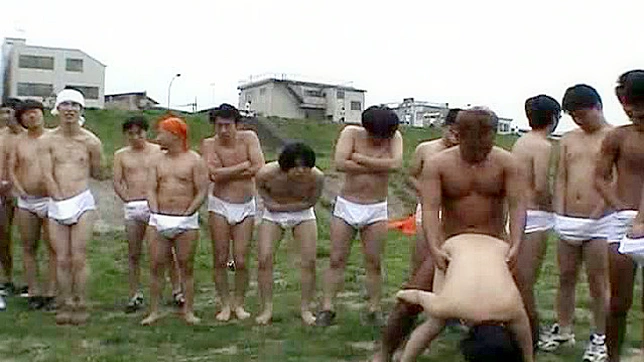 变态AV偶像满身沾精液漫步街头
