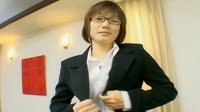 饥渴秘书浅野琉璃热情的亚洲口交秀