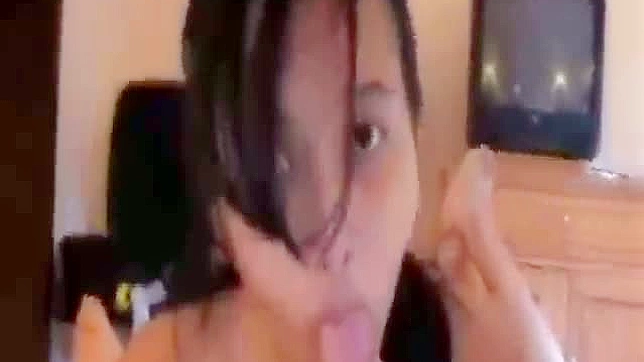 黑发东方美女疯狂骑乘巨大白根激情XXX动作！