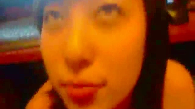 可爱的亚洲素人享受男友的鸡巴