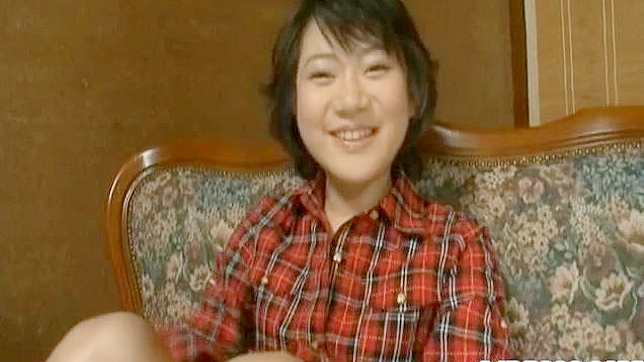 Aoba伊藤被狠狠地插入了亚洲小穴和美臀