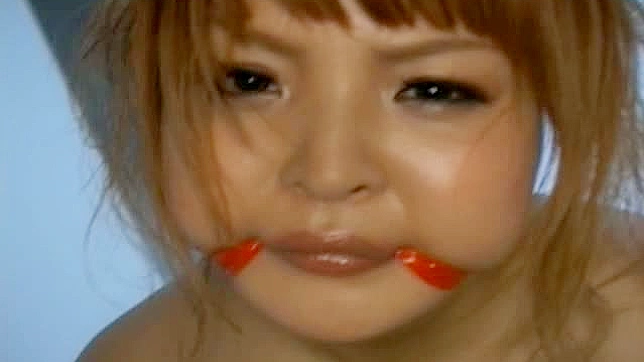 麻希喜欢展示她的巨乳亚洲魅力