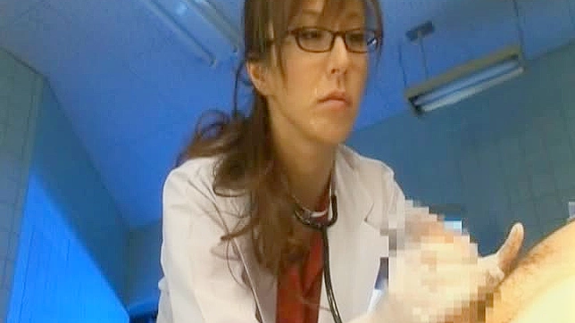 高坂穂波为患者献上火热的亚洲口交体验。