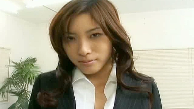 狂野阴道鞭挞者，让她尖叫如警报器般响亮