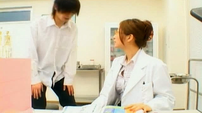 另类医生给她的学生做超赞的亚洲手淫体验