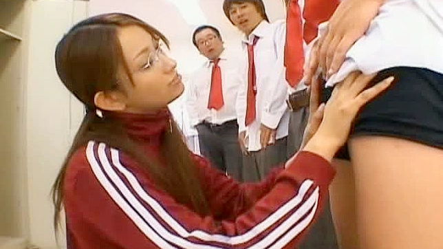 调皮的亚洲口技高手吉崎直子展现她的技巧