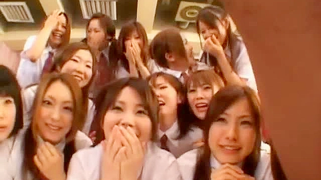 漂亮的日本女孩学习她们的蕾丝技巧