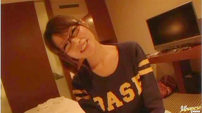 美波伊藤 可爱的亚洲校花喜欢做爱
