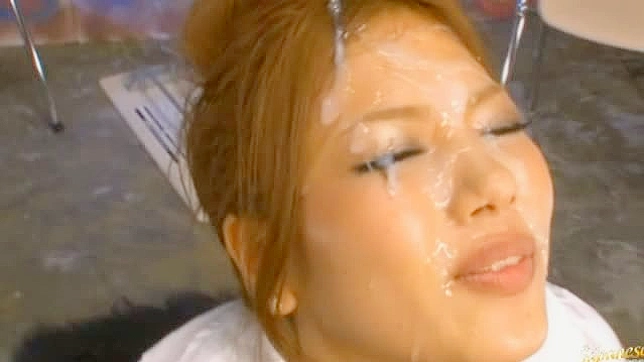 松月彩亚：美丽亚洲妹子脸上被射了一脸精液