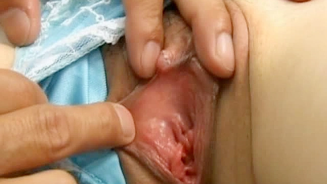 爱叶可爱校服的亚洲娃娃被绑住并调戏