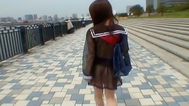 美少女橘子在散步时让男生们大吃一惊的亚洲学生