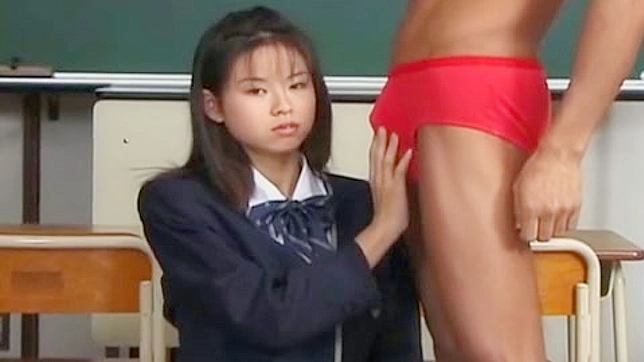 新山理沙上学只为寻求不同男人的欢愉体验