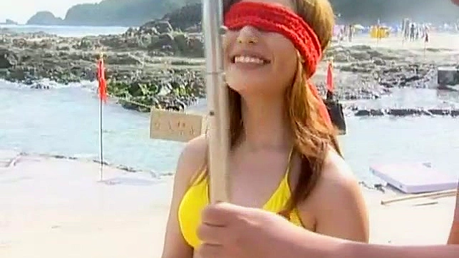 美丽的妈咪享受美好天气和粗壮的阳具