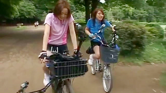 安里晴松和由纪莉奈骑车时被激烈阴道性交