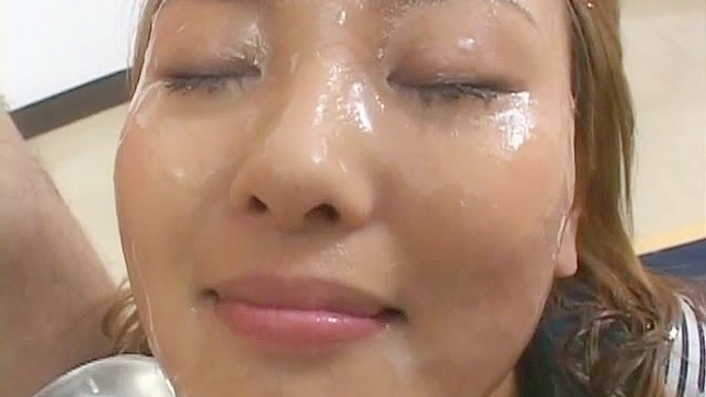 调皮女学生从源头获得美味的精液体验