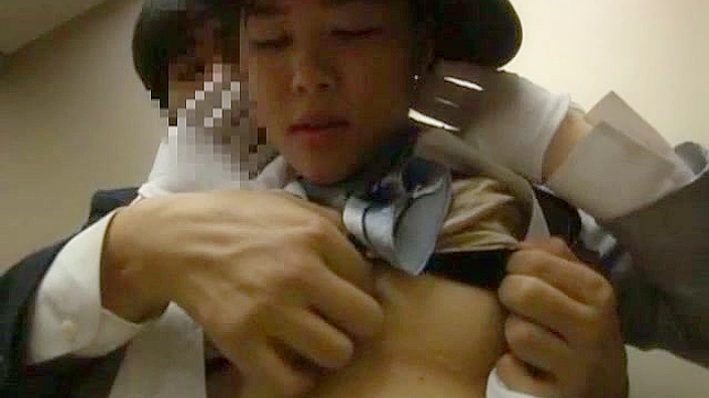 丰满饥渴的办公室女工在电梯里狂热做爱