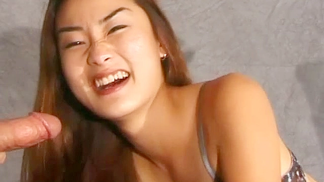 饥渴兄弟猛插Jasmine的嘴和小穴