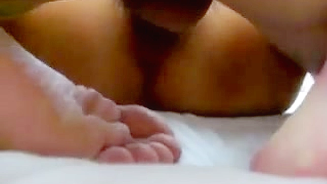 可爱性感的日本美女在家进行真实做爱体验