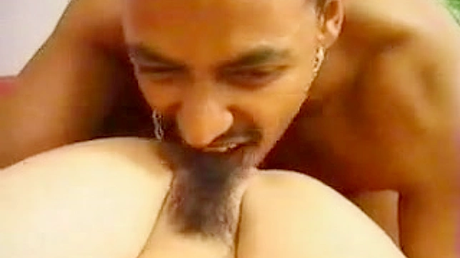 美女被激烈裸操，大声呻吟湿滑的私处不断流液