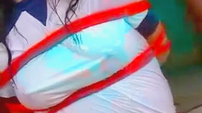 丰满的日本女性在室内进行束缚性行为