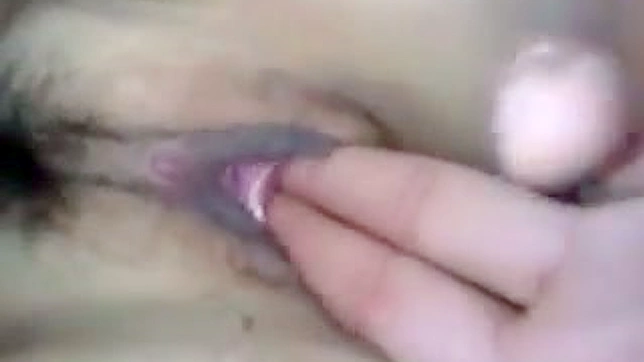 穿着丝袜的日本大胸美女正在猛吸巨根