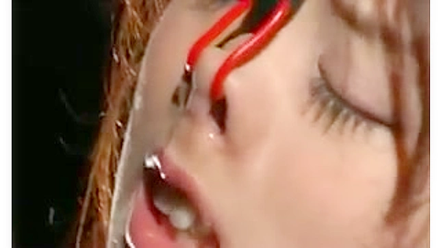 被绑的日本美女在室内接受主人调教至高潮