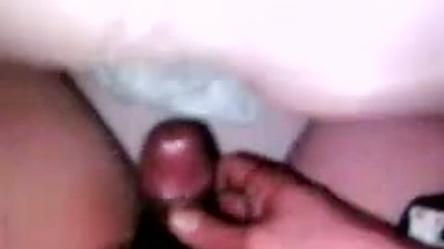 直男亚洲大屁股美女正在进行激烈的性爱