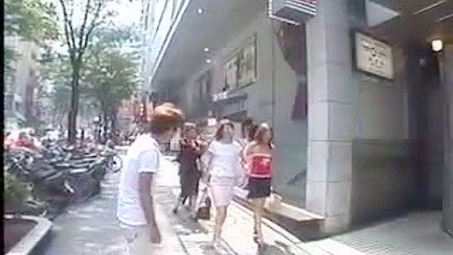 直发日本娃娃甜美脸庞正享受性爱乐趣