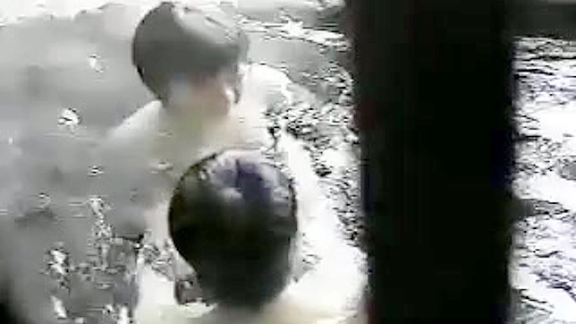 迷人的日本妹子拥有丰满胸部正在洗澡中