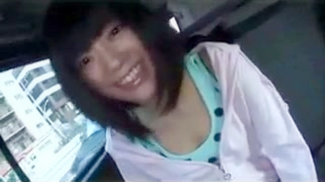 穿着丝袜的美女正在自慰她的私处