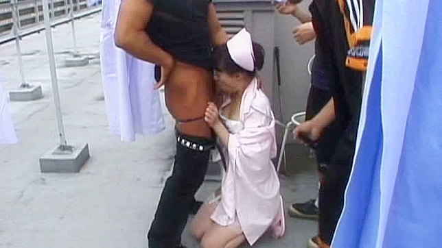 狂野护士户外为亚洲帅哥口交热吻