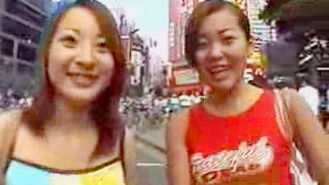 性感日本美女在公共场所大口吸吮巨根