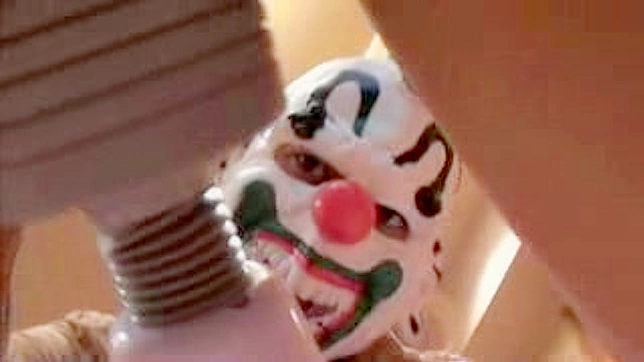 被绑住折叠的亚洲美女正在进行束缚性爱
