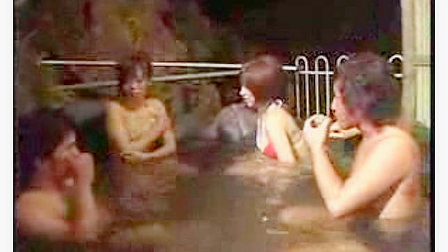 性感的日本女孩在户外活动