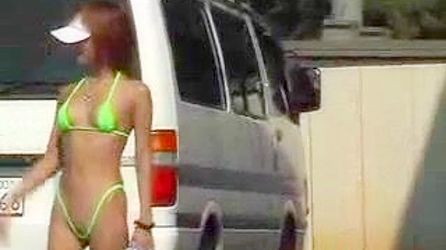 无耻的日本女人穿着内衣在户外做爱