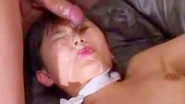 亚洲妹子被猛烈撞击，每一下抽动都大声呻吟