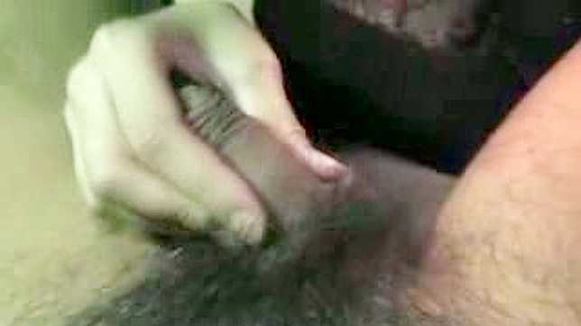 业余同志穿黑裙室内手淫享乐