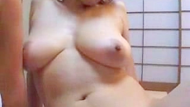 大胆性感大胸美女正在用奶做爱抚服务