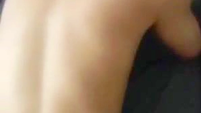 日本娃娃以狗式姿势被肛交