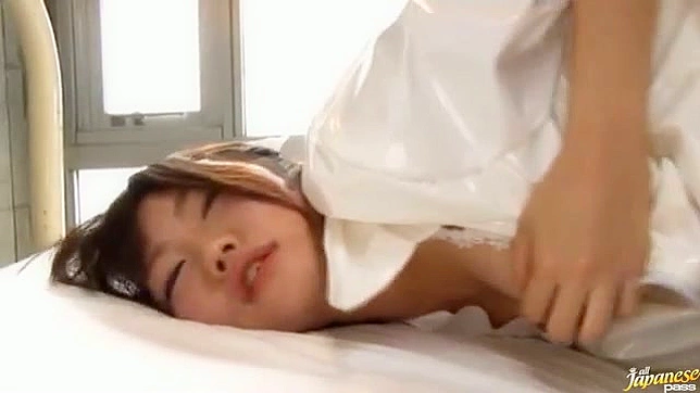 日本护士用她的阴道让阴茎再度勃起