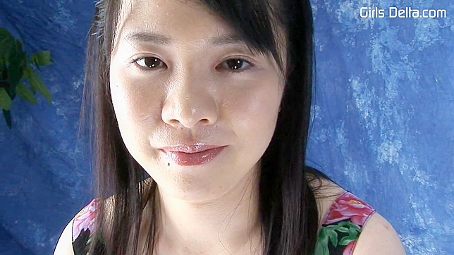 天真可爱的日本女星展示了她的私处。