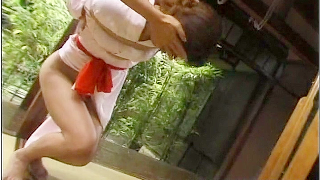 这位迷人的日本美女正在享受亚洲束缚性爱的快感。